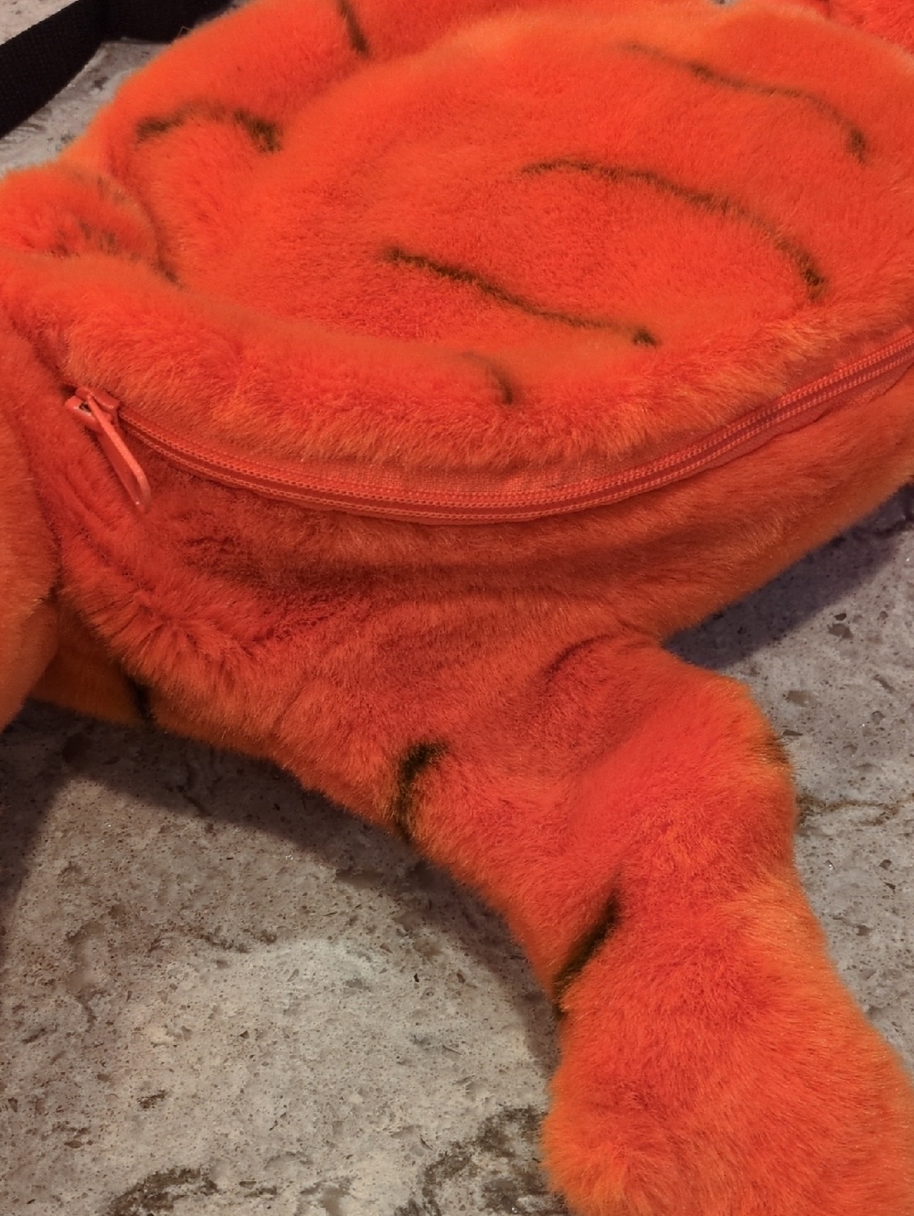 Disney Plush Tigger Backpack - Picture 3 of 10